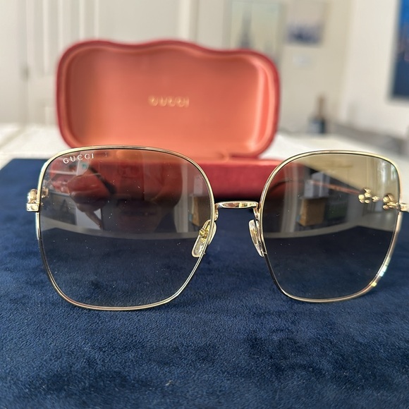 ✨✨Luxury Designer GUCCI SUNGLASSES FOR SALE !
ORIGINAL I DONT  HAVE THE RECEIPT✨ - Picture 3 of 15